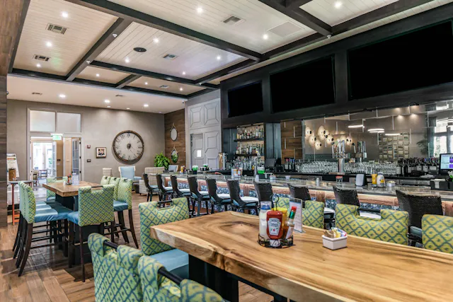 Clubhouse and On-Site Dining